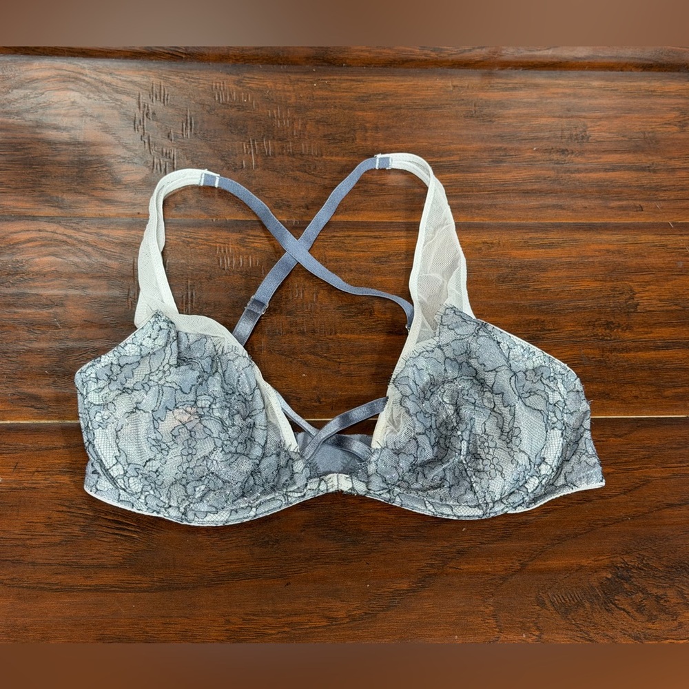 Victoria’s Secret Bra 32D Very Sexy Unlined Plunge Gray Lace Shimmer Wired